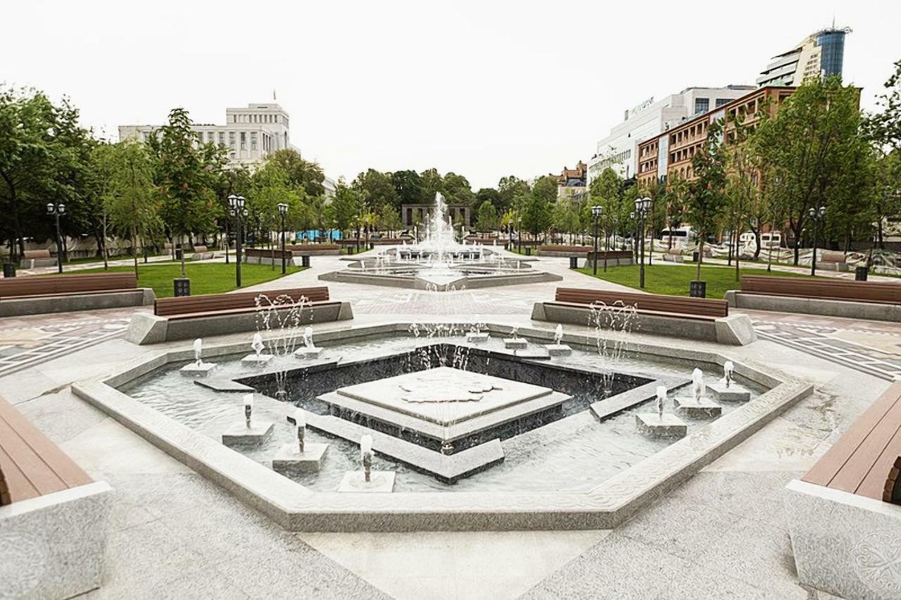Luxury Apartment With Jacuzzi On Republic Square Ereván Exterior foto